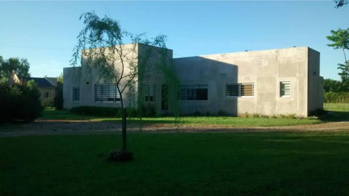 4 bedrooms Farm in Berazategui, Argentina No. 48193