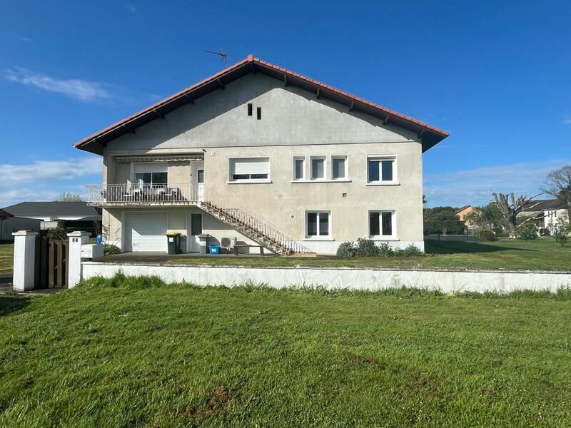 Casa de 4 dormitorios en Os-Marsillon, France No. 343006