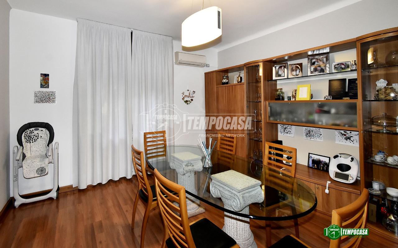 Apartamento de 3 habitaciónes en Rho, Italy No. 9402