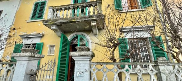 5 bedrooms House in Carmignano, Italy No. 102737 9