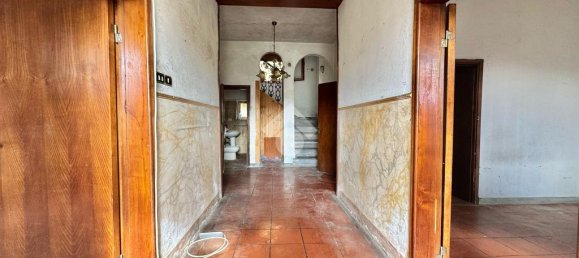 5 bedrooms House in Carmignano, Italy No. 102737 8