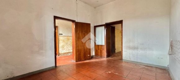 5 bedrooms House in Carmignano, Italy No. 102737 4