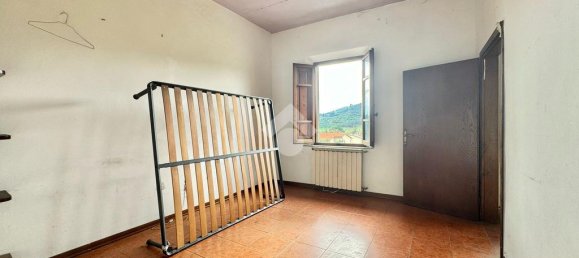 5 bedrooms House in Carmignano, Italy No. 102737 21