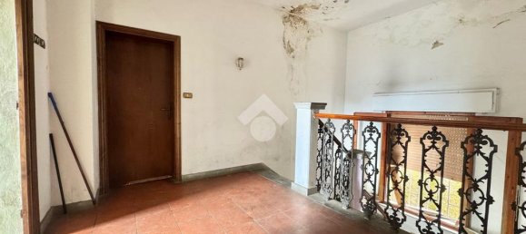 5 bedrooms House in Carmignano, Italy No. 102737 14