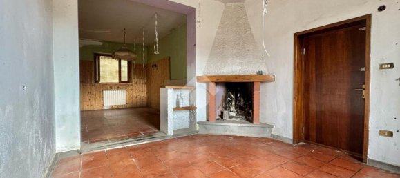 5 bedrooms House in Carmignano, Italy No. 102737 2