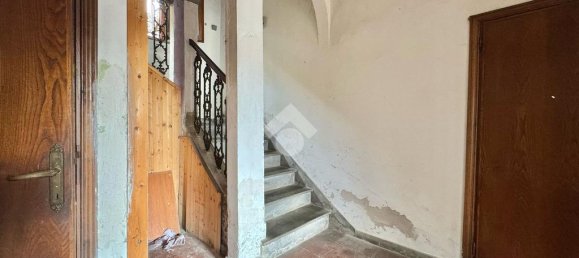 5 bedrooms House in Carmignano, Italy No. 102737 7