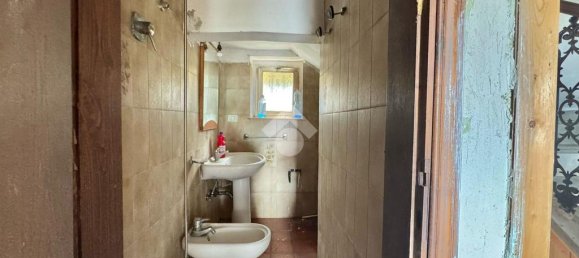 5 bedrooms House in Carmignano, Italy No. 102737 13