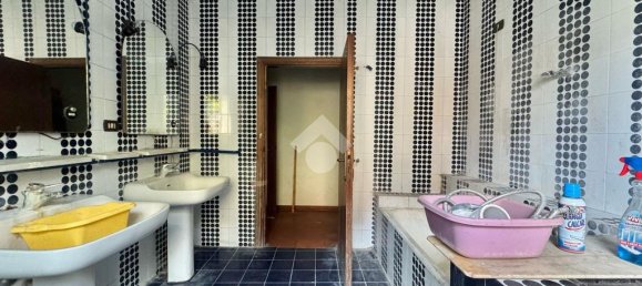 5 bedrooms House in Carmignano, Italy No. 102737 23