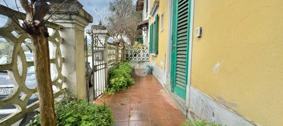 5 bedrooms House in Carmignano, Italy No. 102737 10