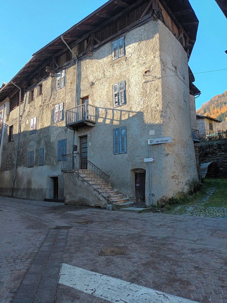 6 rooms House in Terzolas, Italy No. 256987