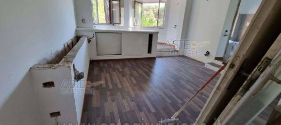 3 bedrooms Villa in Rome, Italy No. 202614 12