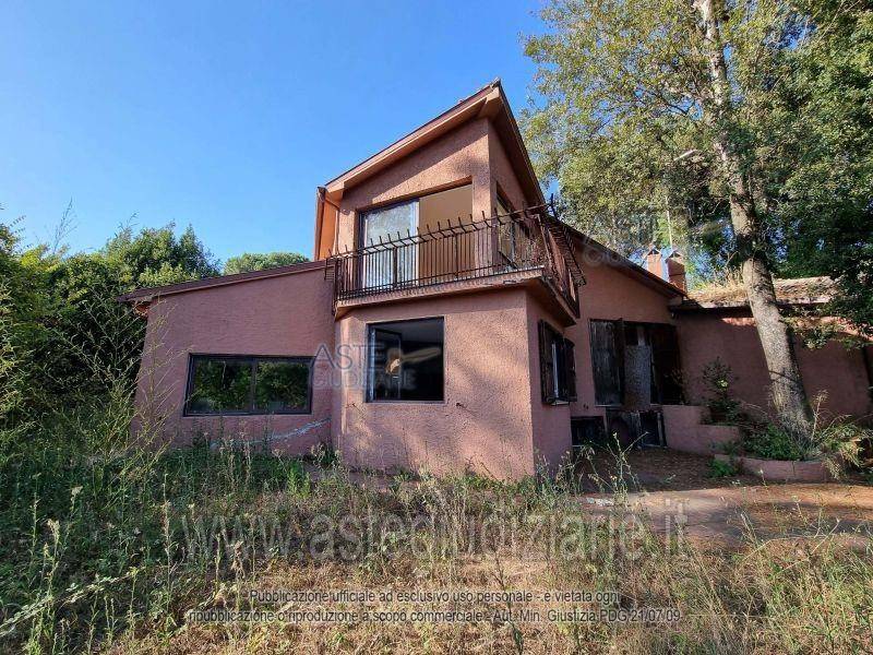 3 bedrooms Villa in Rome, Italy No. 202614