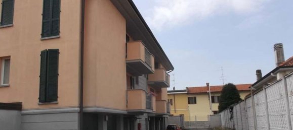 2 rooms Apartment in Robecchetto con Induno, Italy No. 2083 4