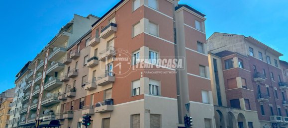 2-salle Appartement à Turin, Italy No. 283672 3