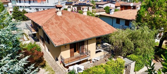 Вилла с 8 комнатами в Дезенцано дель Гарда, Италия № 282393 3