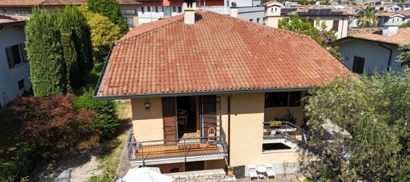 Вилла с 8 комнатами в Дезенцано дель Гарда, Италия № 282393 4