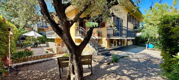 Вилла с 8 комнатами в Дезенцано дель Гарда, Италия № 282393 10