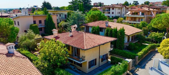 Вилла с 8 комнатами в Дезенцано дель Гарда, Италия № 282393 6