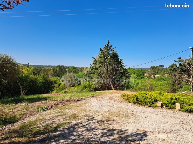 797m² Land in Pierrevert, France No. 96720