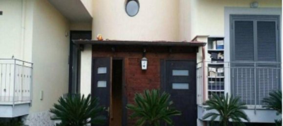 Casa de 3 habitaciónes en Frattamaggiore, Italy No. 12697 2