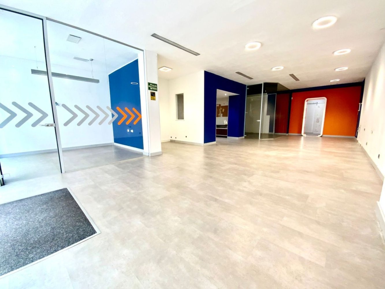 Propriété commerciale à Gijon, Spain 155m² No. 216440