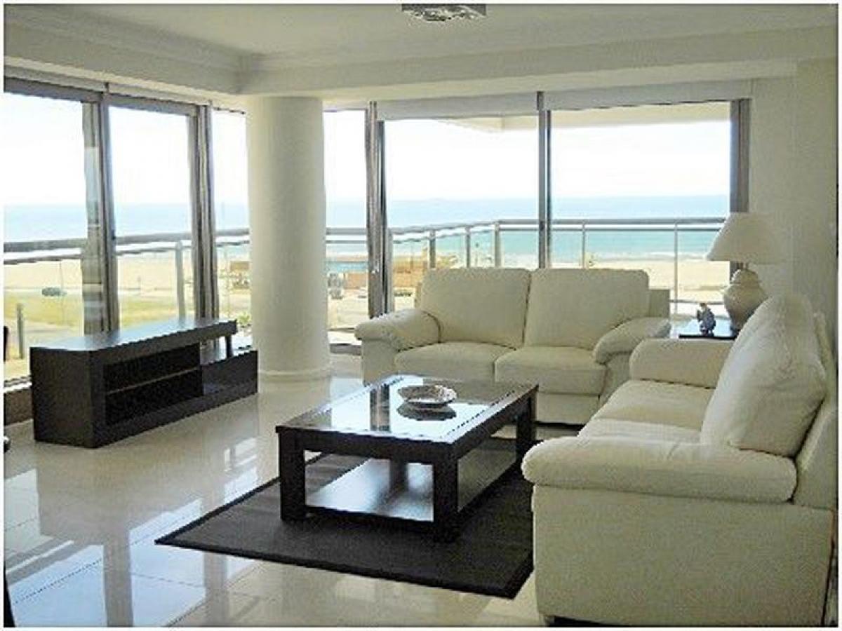 4 bedrooms Apartment in Maldonado, Uruguay No. 3192