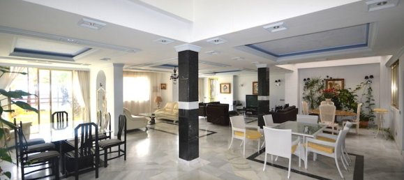 4 bedrooms Apartment in Marbella, Spain No. 136425 3