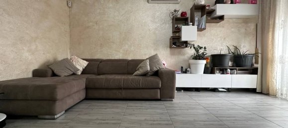 3-salle Appartement à Bussero, Italy No. 61777 6