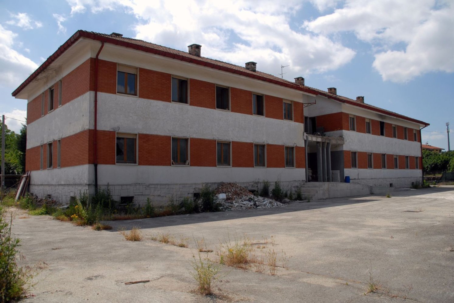 1350m² Building in Avellino, Italy No. 255385