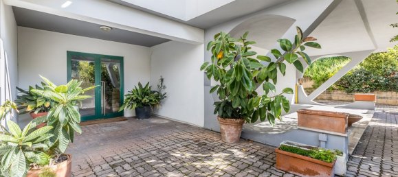 Квартира с 4 комнатами в Рим, Италия № 100685 2