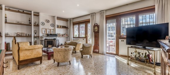 Квартира с 4 комнатами в Рим, Италия № 100685 47