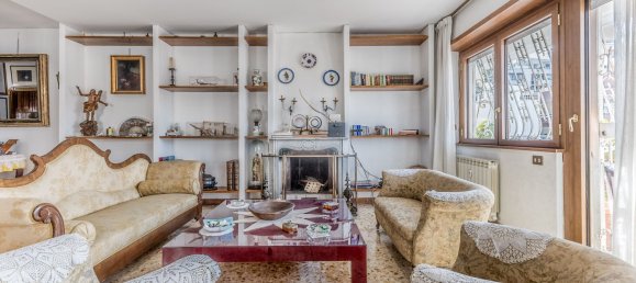 Квартира с 4 комнатами в Рим, Италия № 100685 14