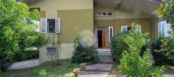 3 bedrooms Villa in Curtatone, Italy No. 340364 2