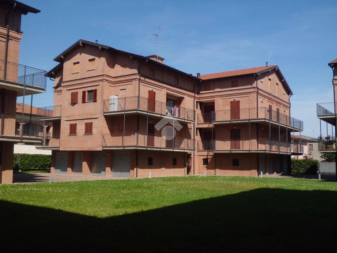 2 rooms Building in Vernate, Italy No. 82558