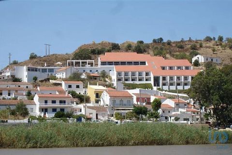 Propriété commerciale à Vaqueiros, Portugal 4075m² No. 303693