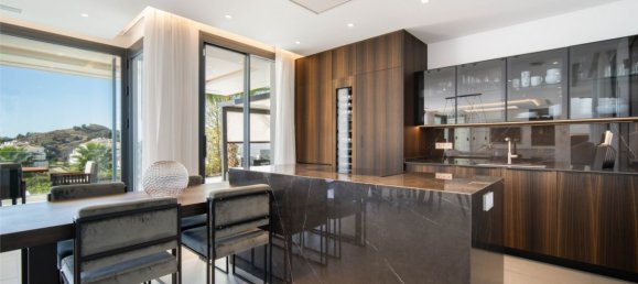 4 bedrooms Villa in Marbella, Spain No. 53402 10