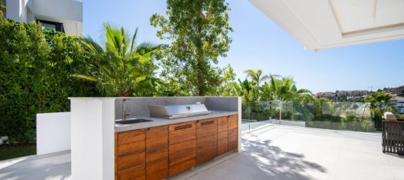 4 bedrooms Villa in Marbella, Spain No. 53402 35