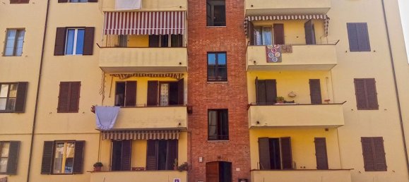 4 rooms Apartment in Arezzo, Italy No. 190004 2