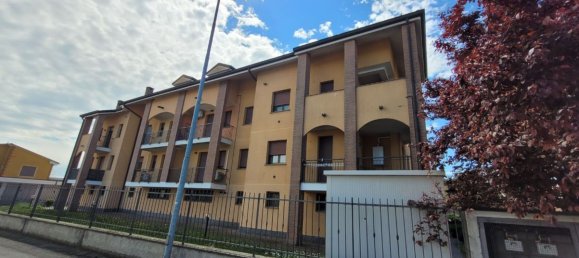 3 rooms Apartment in Bressana Bottarone, Italy No. 332693 2