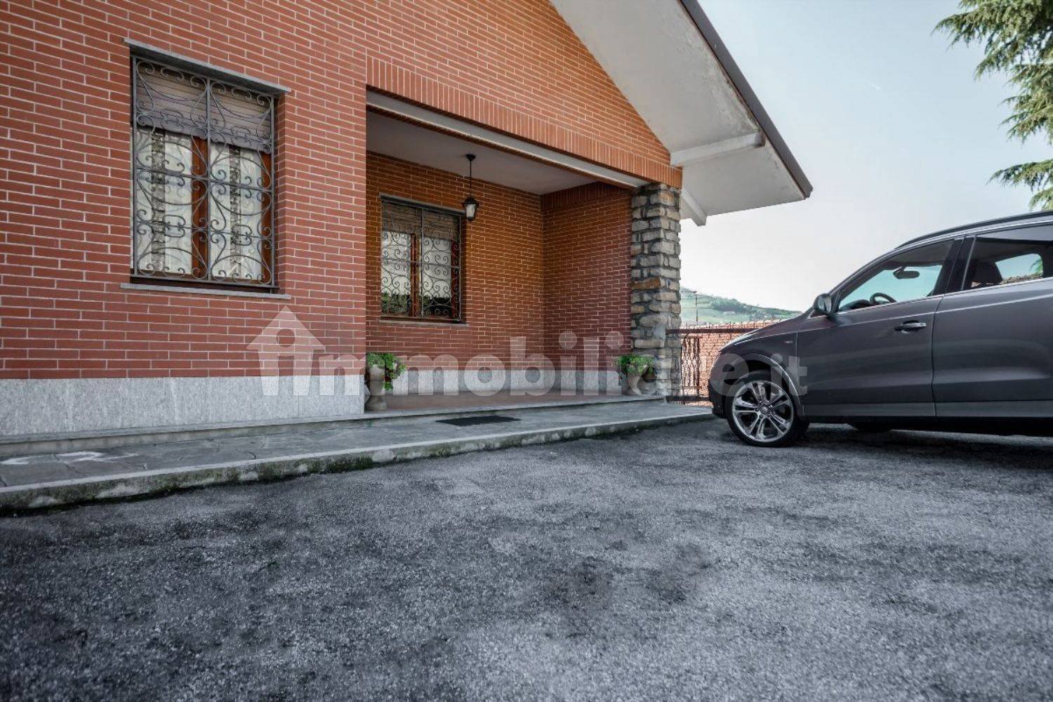 5 rooms Apartment in Santo Stefano Belbo, Italy No. 150922