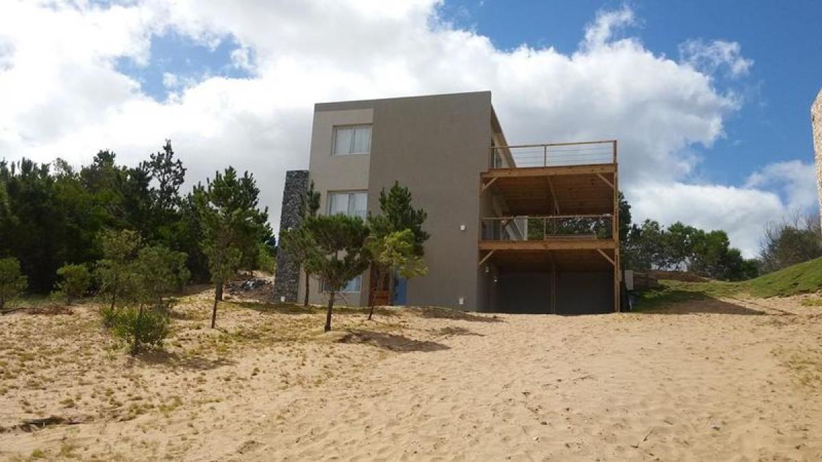 5 bedrooms House in Mar del Plata, Argentina No. 77767