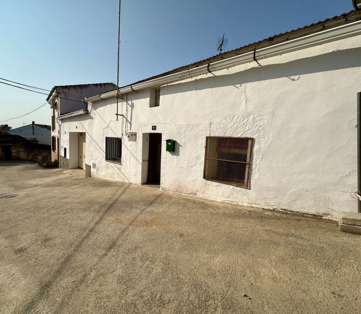 3 bedrooms House in Malpartida de Plasencia, Spain No. 253123