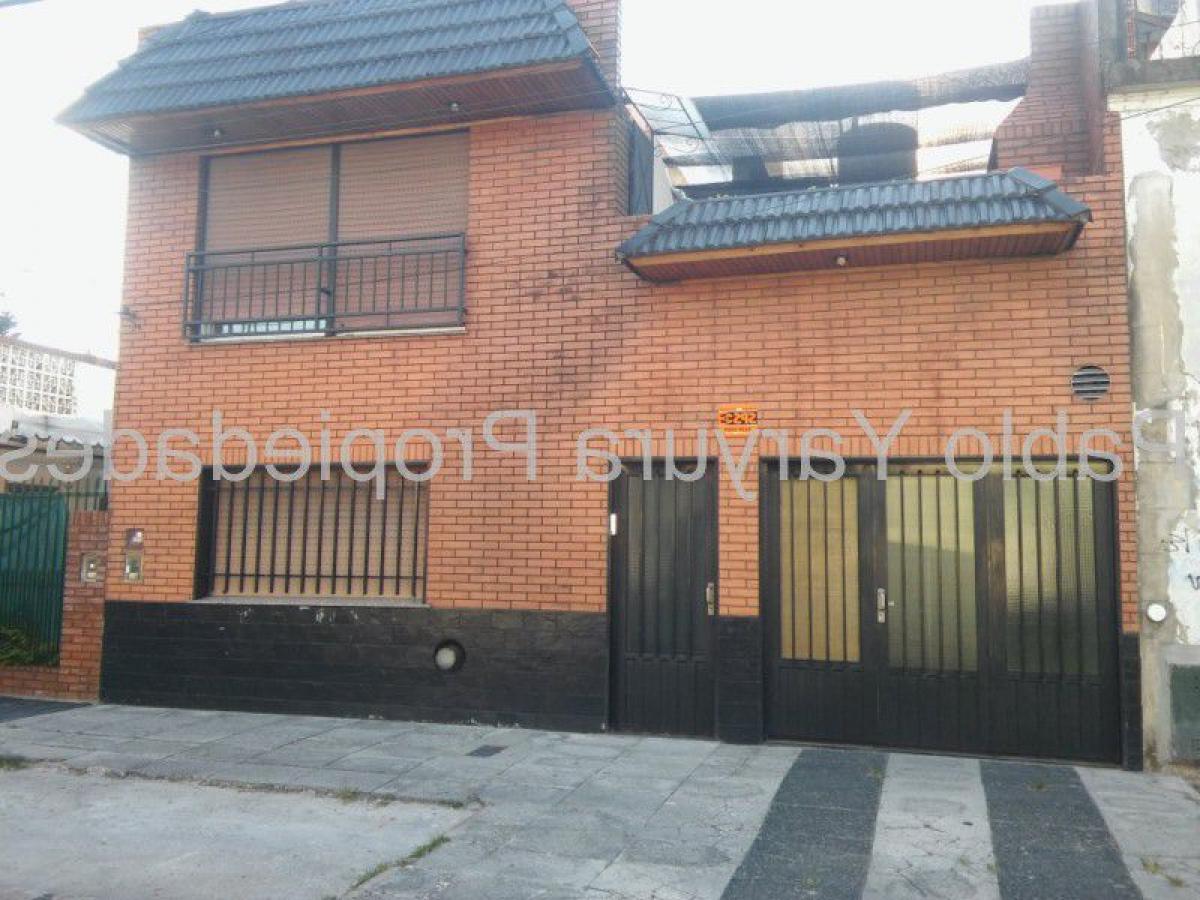 2 bedrooms House in Tres de Febrero, Argentina No. 63524