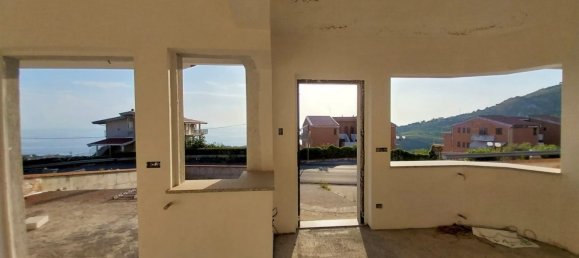 Квартира с 3 комнатами в Бельведере Мариттимо, Италия № 173653 3