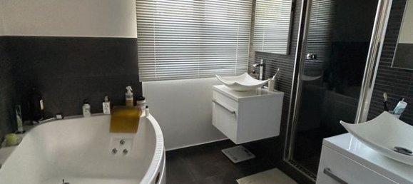 4 bedrooms House in Pusignan, France No. 317115 11