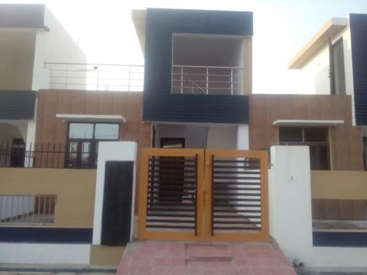 2 bedrooms House in Lucknow, India No. 21644