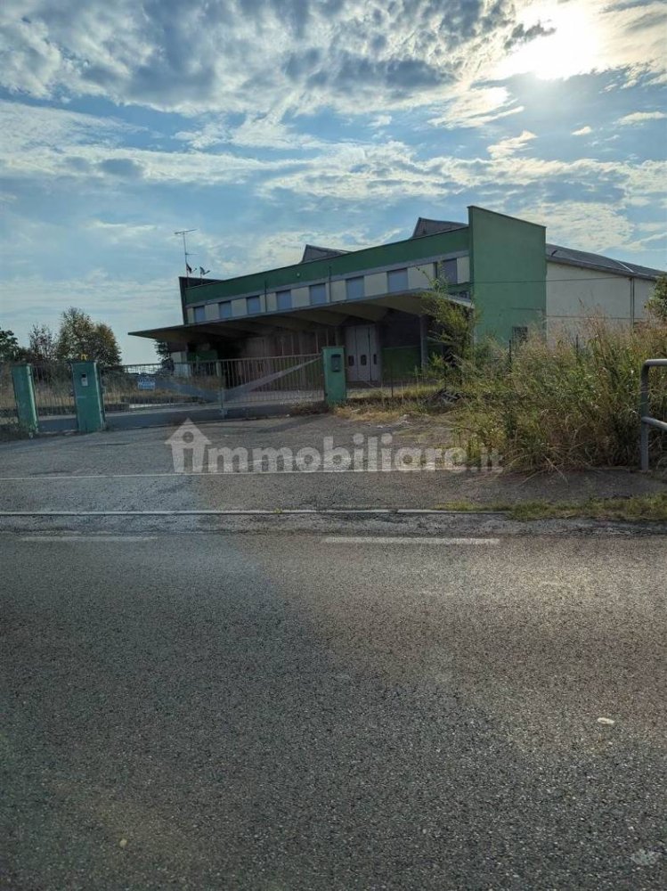 2 rooms Warehouse in Modena, Italy No. 227177