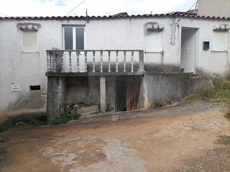 2 bedrooms Villa in Miranda do Corvo, Portugal No. 280305