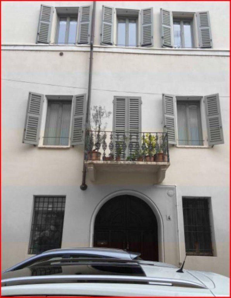 4-salle Appartement à Mantua, Italy No. 248615