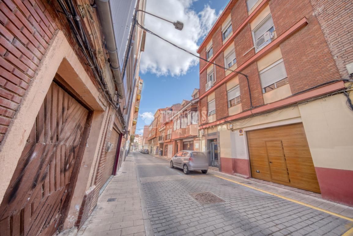 3 bedrooms Apartment in Valladolid, Spain No. 210384